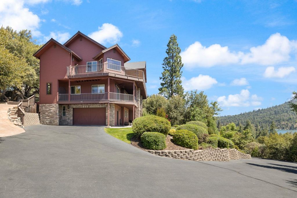 Image 7 of property listing at 39828 Granite Ridge Lane, Bass Lake, CA 93604