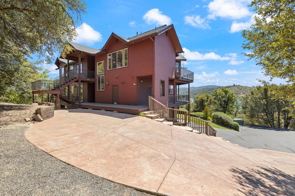 Image 8 of property listing at 39828 Granite Ridge Lane, Bass Lake, CA 93604