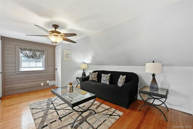 166 Abbey Street, Massapequa Park, NY 11762