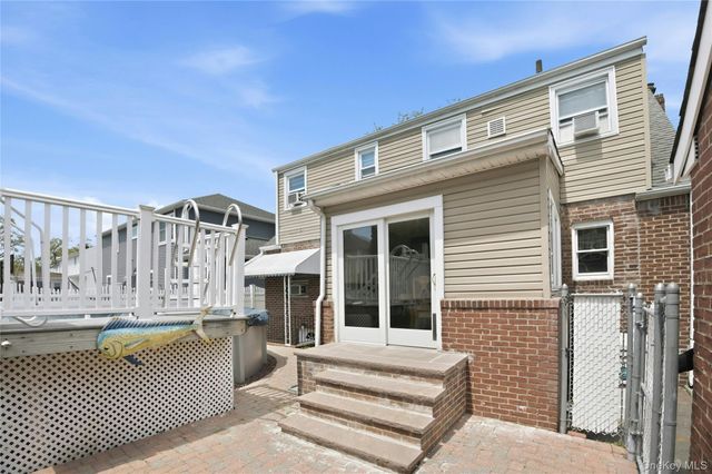166 Abbey Street, Massapequa Park, NY 11762
