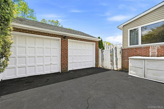 166 Abbey Street, Massapequa Park, NY 11762