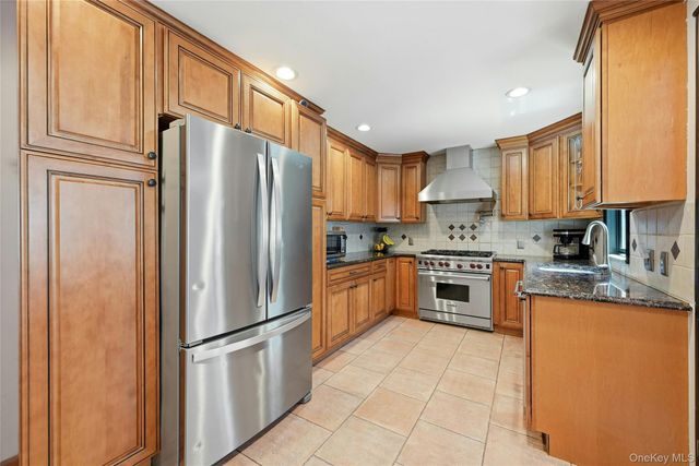 166 Abbey Street, Massapequa Park, NY 11762