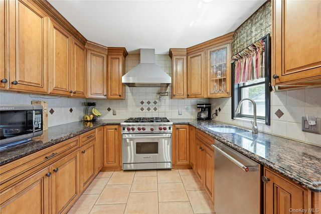 166 Abbey Street, Massapequa Park, NY 11762