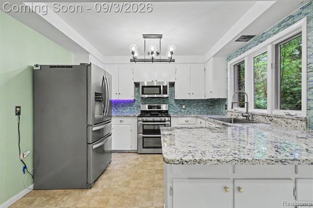47040 Timberlane Street, Northville, MI 48167