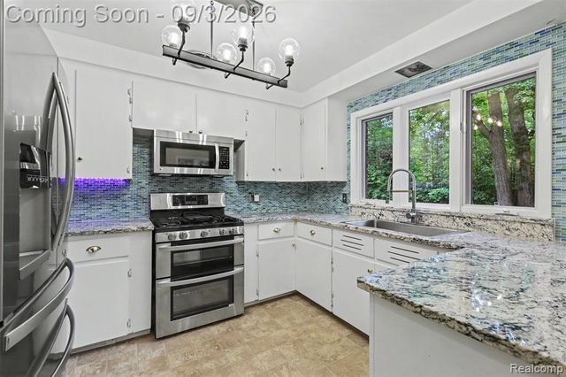 47040 Timberlane Street, Northville, MI 48167