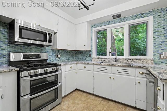 47040 Timberlane Street, Northville, MI 48167