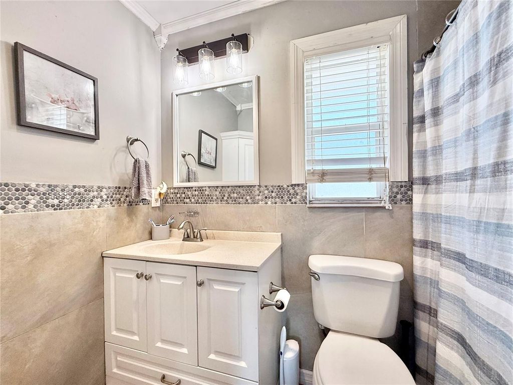 Image 16 of property listing at 1784 TAYLOR LAKE PLACE, Largo, FL 33778