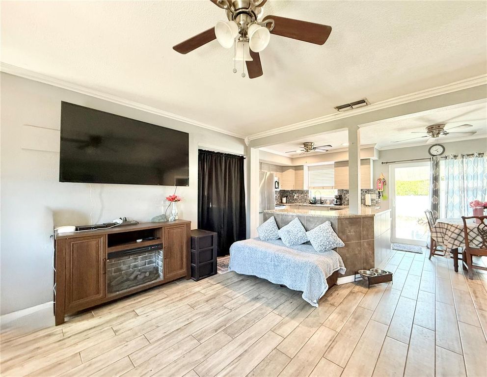 Image 3 of property listing at 1784 TAYLOR LAKE PLACE, Largo, FL 33778