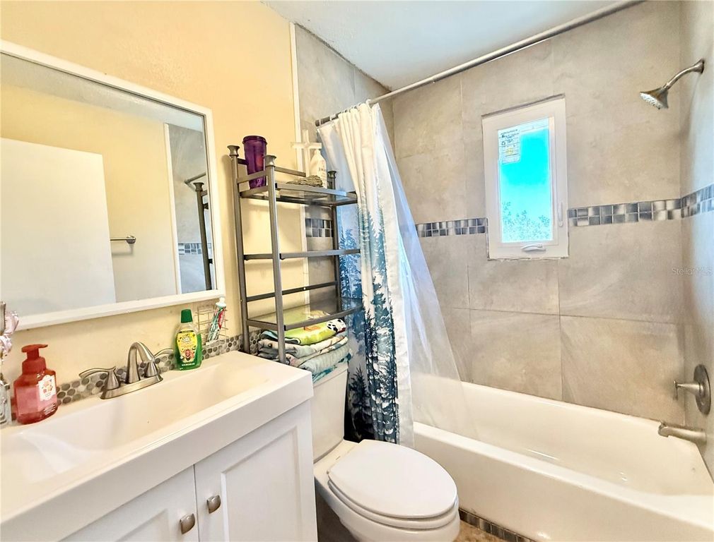 Image 24 of property listing at 1784 TAYLOR LAKE PLACE, Largo, FL 33778