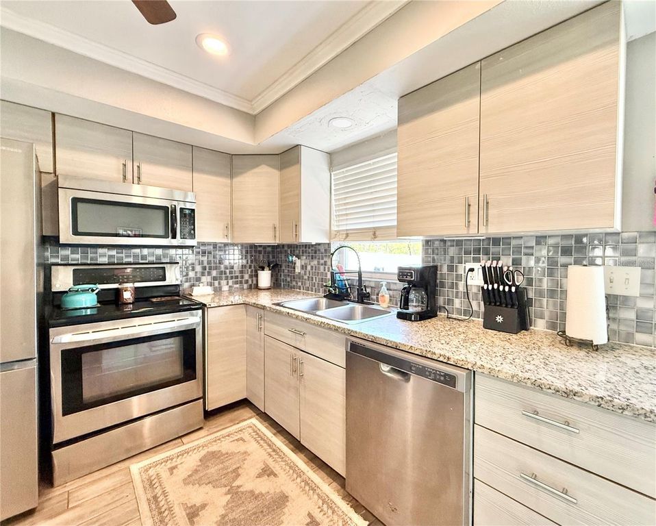 Image 10 of property listing at 1784 TAYLOR LAKE PLACE, Largo, FL 33778