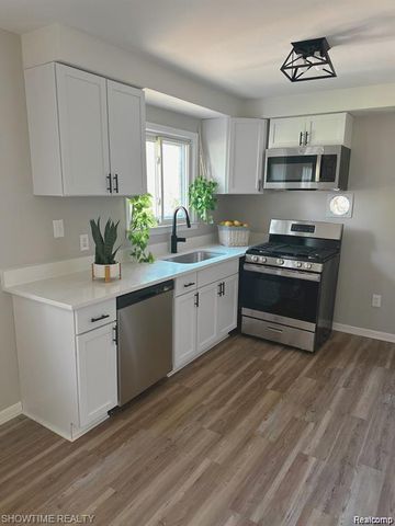 25184 Pattow Street, Roseville, MI 48066