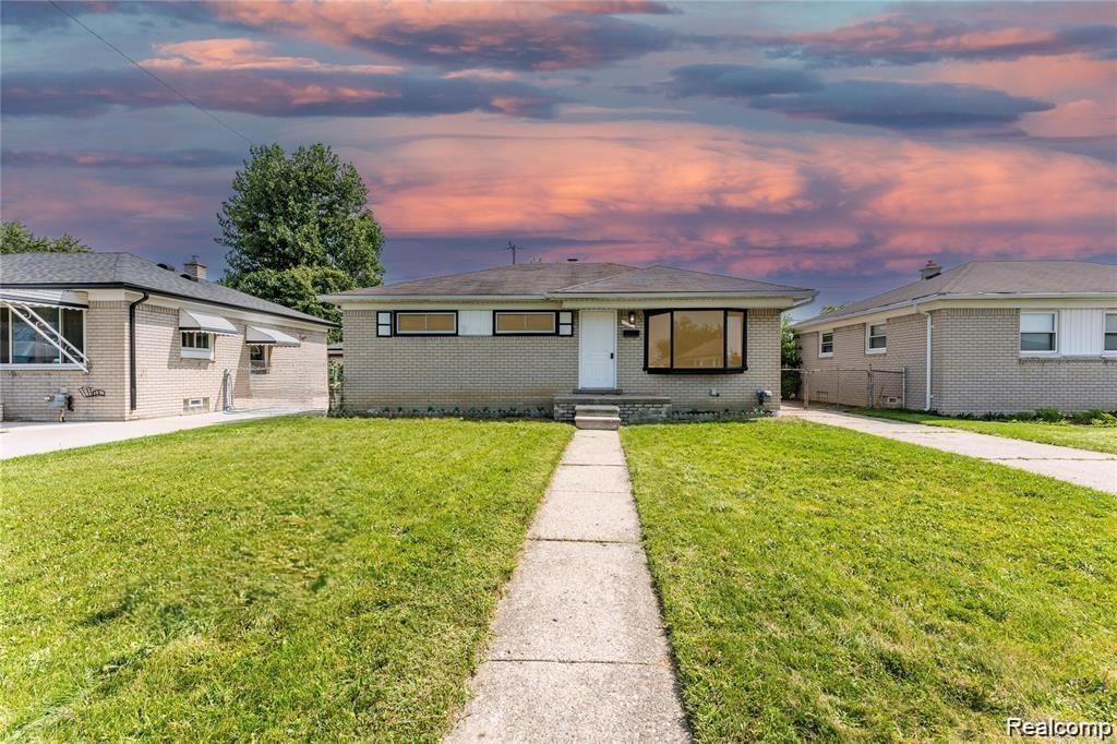 25184 Pattow Street, Roseville, MI 48066