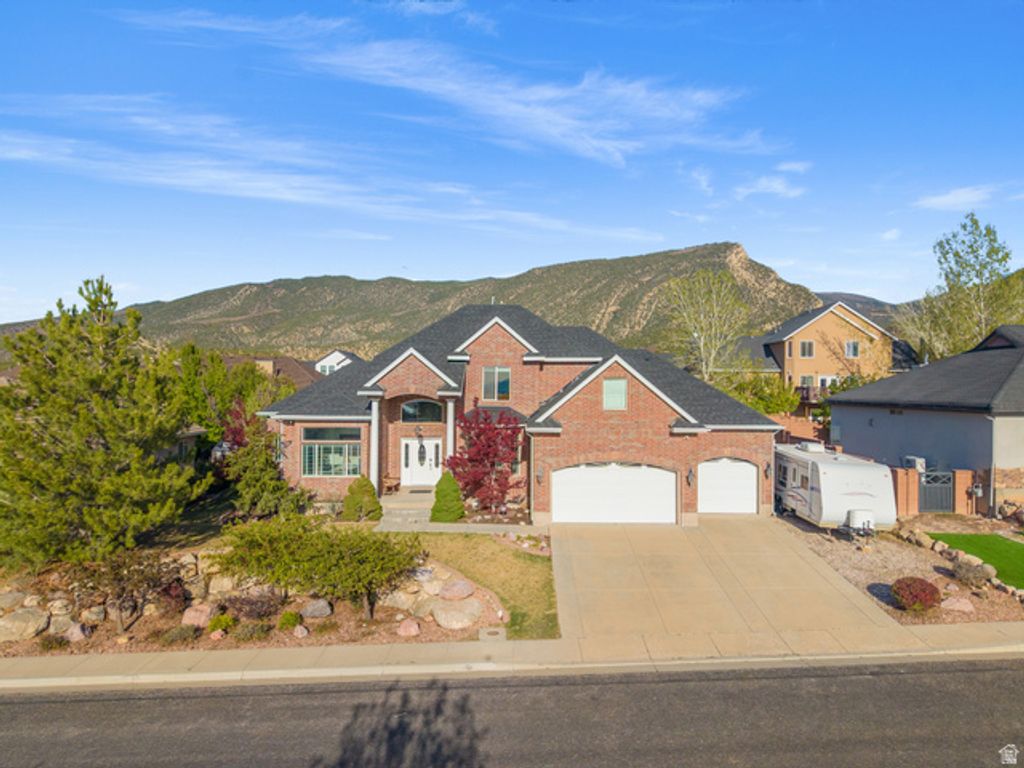 Image 2 of property listing at 2356 N 950 E, Cedar City, UT 84721