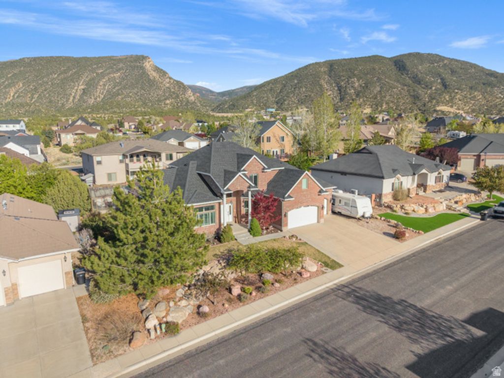 Image 5 of property listing at 2356 N 950 E, Cedar City, UT 84721