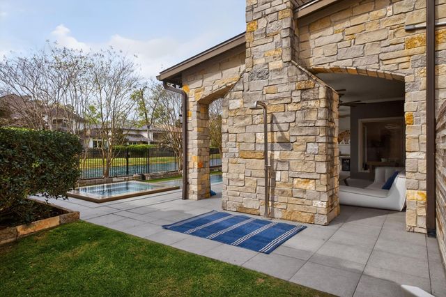 27 Johnathan Landing Ct Court, Spring, TX 77389