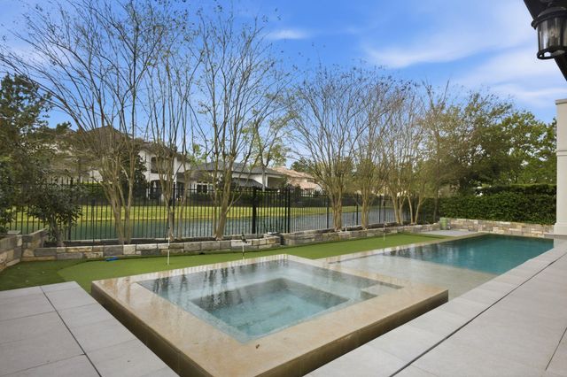 27 Johnathan Landing Ct Court, Spring, TX 77389