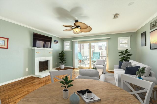 7312 Seawall Boulevard 208, Galveston, TX 77551