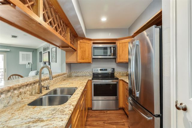 7312 Seawall Boulevard 208, Galveston, TX 77551