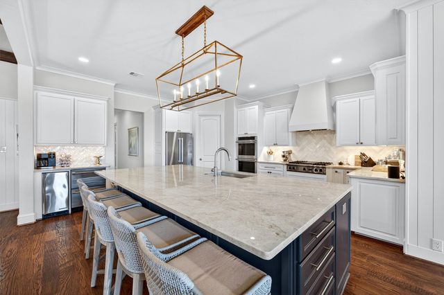 600 Kiowa Drive E, Lake Kiowa, TX 76240