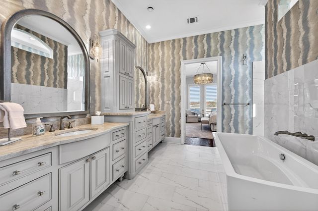 600 Kiowa Drive E, Lake Kiowa, TX 76240