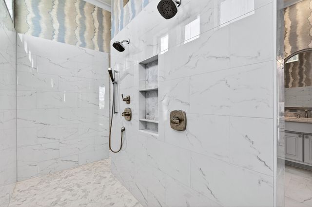 600 Kiowa Drive E, Lake Kiowa, TX 76240