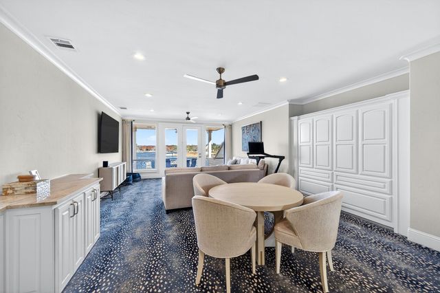 600 Kiowa Drive E, Lake Kiowa, TX 76240