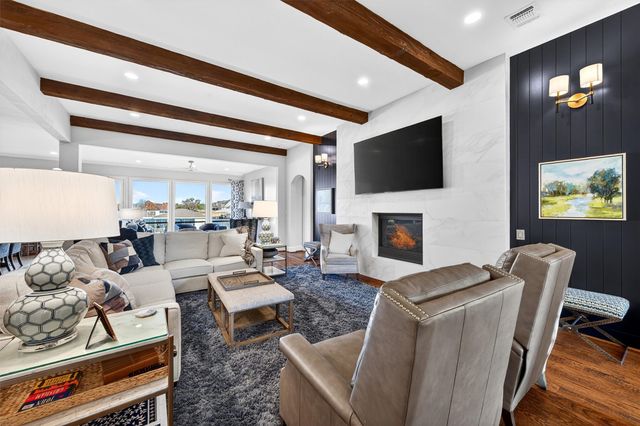 600 Kiowa Drive E, Lake Kiowa, TX 76240