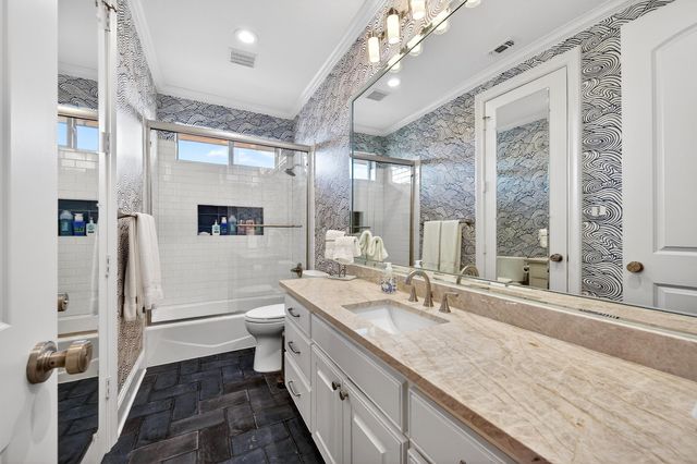 600 Kiowa Drive E, Lake Kiowa, TX 76240