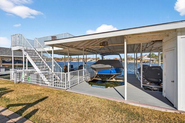 600 Kiowa Drive E, Lake Kiowa, TX 76240