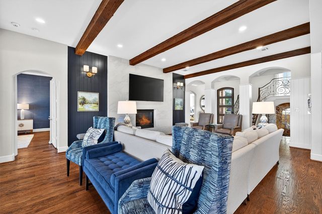 600 Kiowa Drive E, Lake Kiowa, TX 76240