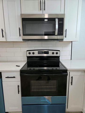 8226 Darlington Dr Drive B, Houston, TX 77028