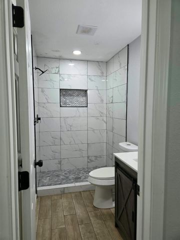 8226 Darlington Dr Drive B, Houston, TX 77028