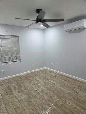 8226 Darlington Dr Drive B, Houston, TX 77028
