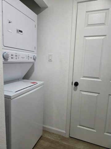 8226 Darlington Dr Drive B, Houston, TX 77028