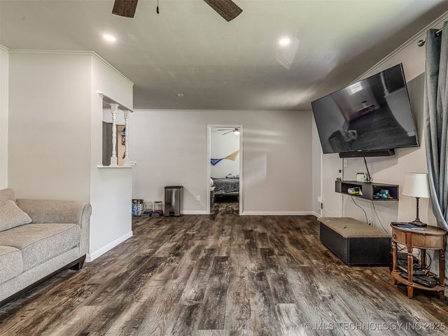 202 E Hickory Street, Coweta, OK 74429