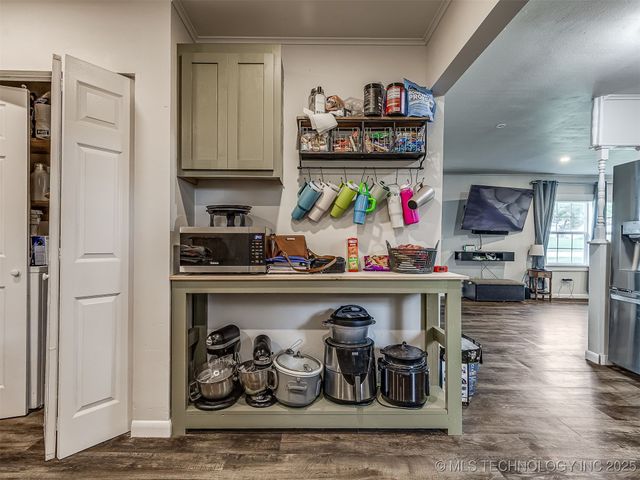 202 E Hickory Street, Coweta, OK 74429