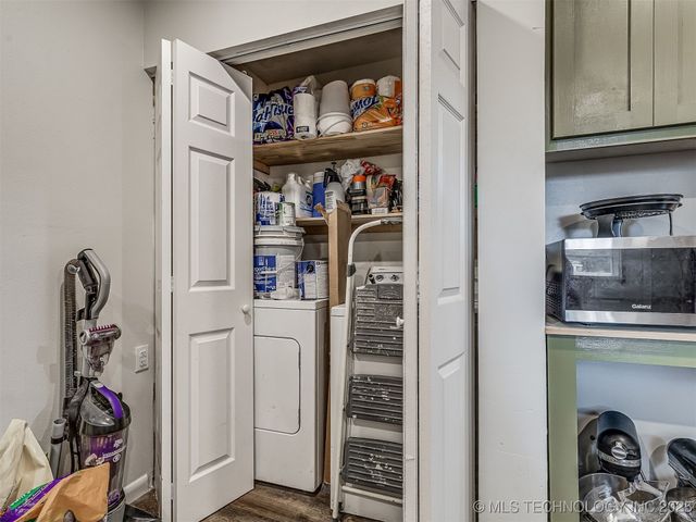 202 E Hickory Street, Coweta, OK 74429