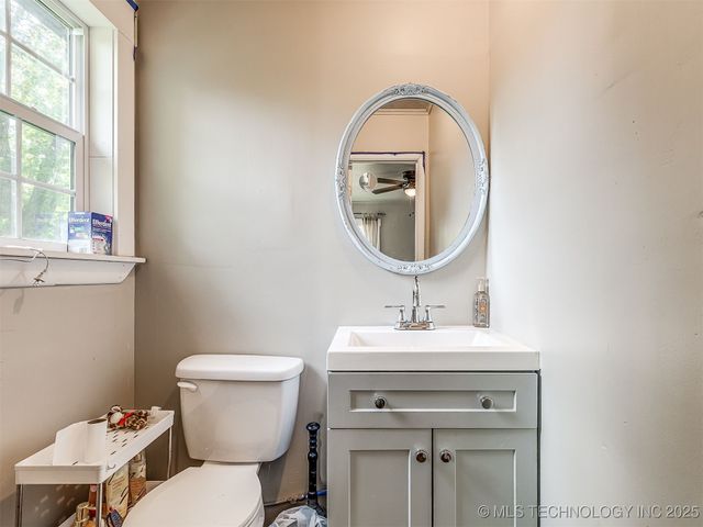 202 E Hickory Street, Coweta, OK 74429