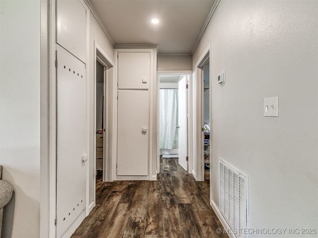 202 E Hickory Street, Coweta, OK 74429