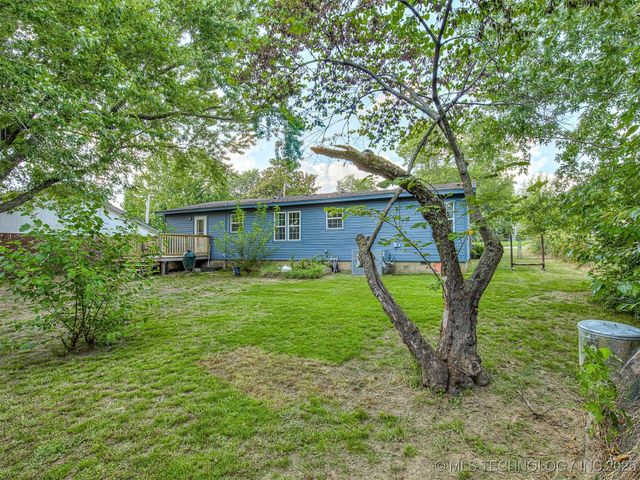 202 E Hickory Street, Coweta, OK 74429