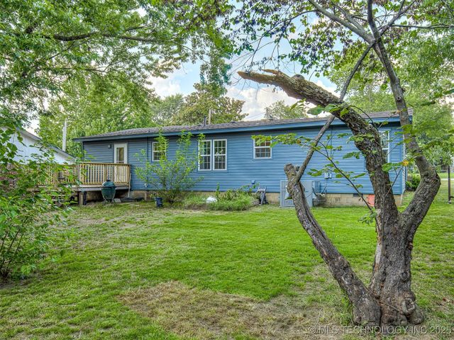 202 E Hickory Street, Coweta, OK 74429