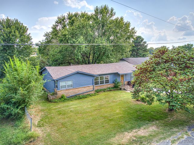 202 E Hickory Street, Coweta, OK 74429