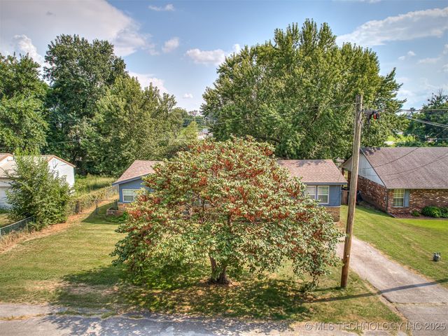 202 E Hickory Street, Coweta, OK 74429