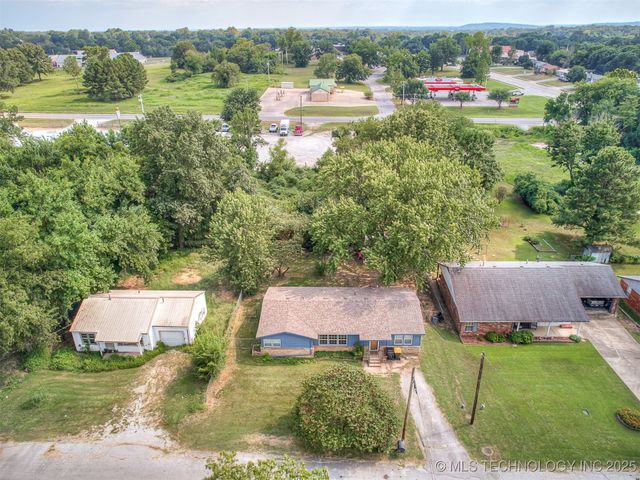 202 E Hickory Street, Coweta, OK 74429
