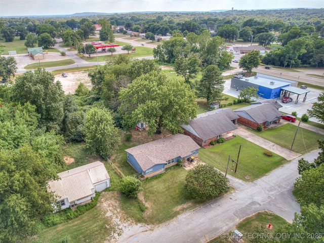 202 E Hickory Street, Coweta, OK 74429