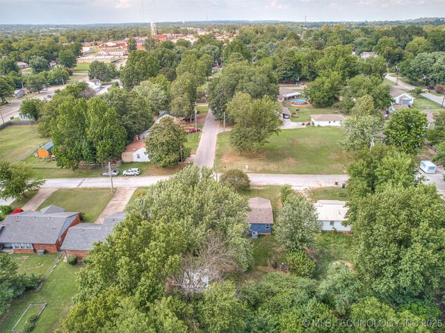 202 E Hickory Street, Coweta, OK 74429
