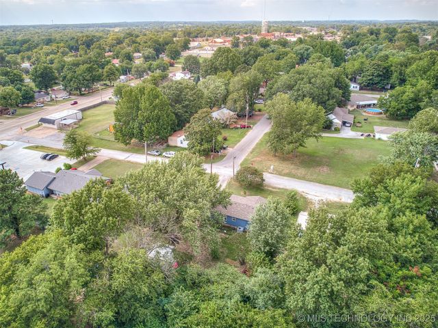 202 E Hickory Street, Coweta, OK 74429