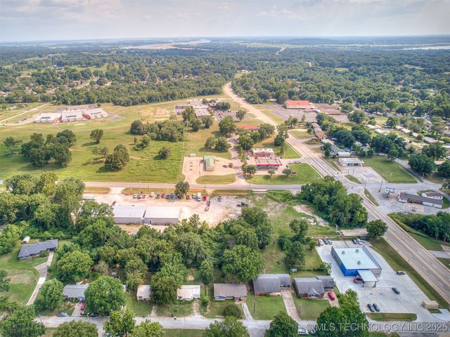 202 E Hickory Street, Coweta, OK 74429