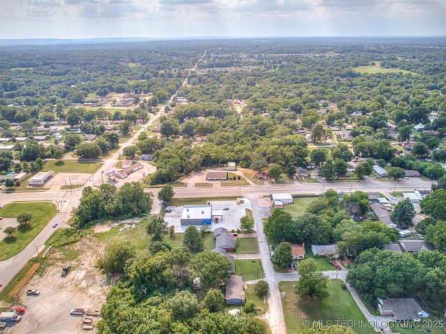 202 E Hickory Street, Coweta, OK 74429