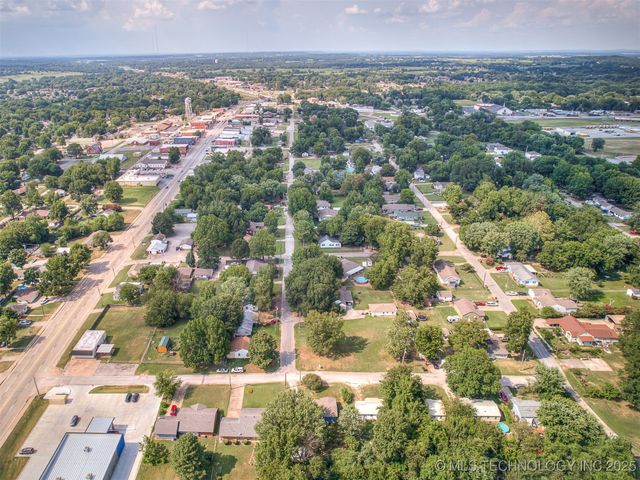 202 E Hickory Street, Coweta, OK 74429